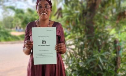 Asia Athumani is proudly showing her Customary Certificate of Right of Occupancy (CCRO). Photo: UN Women